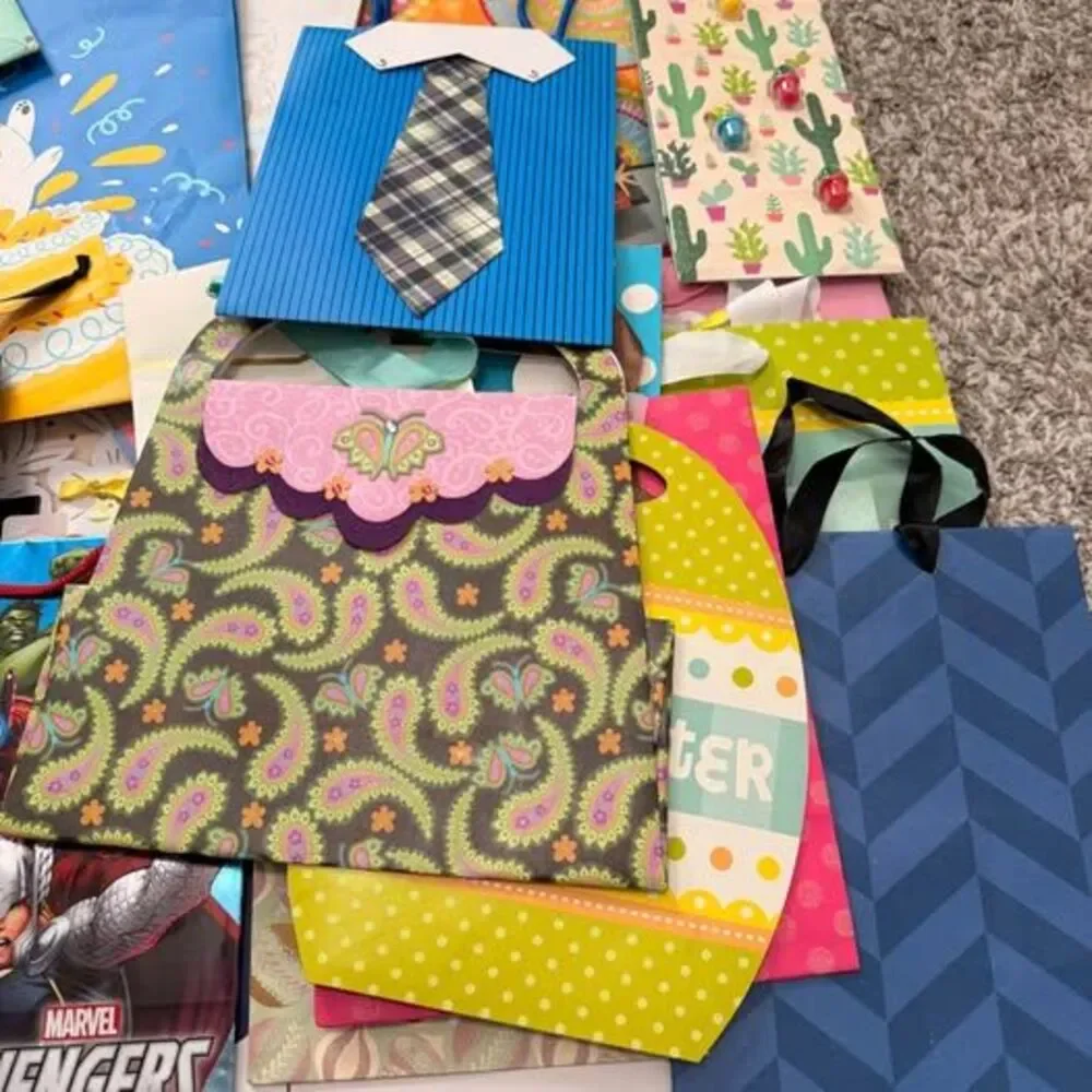 Big Lot Assorted Gift Bags Many Designs
